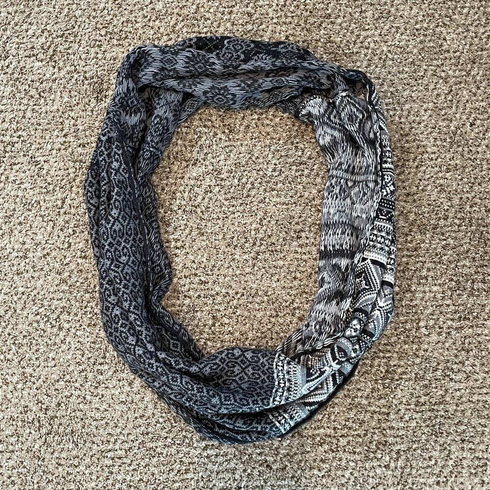 Dark gray white black knit tube scarf